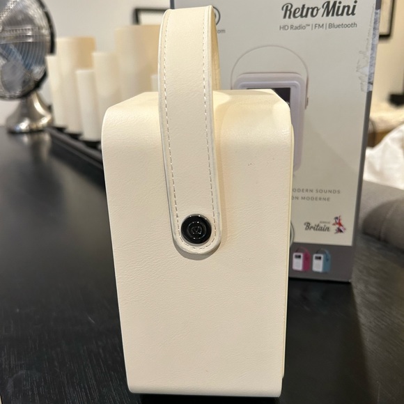 Retro Style MyVQ Retro Mini Bluetooth Speaker FM Radio Cream HTF in Box Portable - Picture 5 of 11